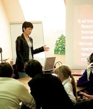 Lena Smolyagovich speaks to addicts and their family members